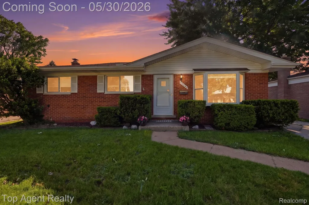 26268 Patricia Avenue Warren City MI 48091