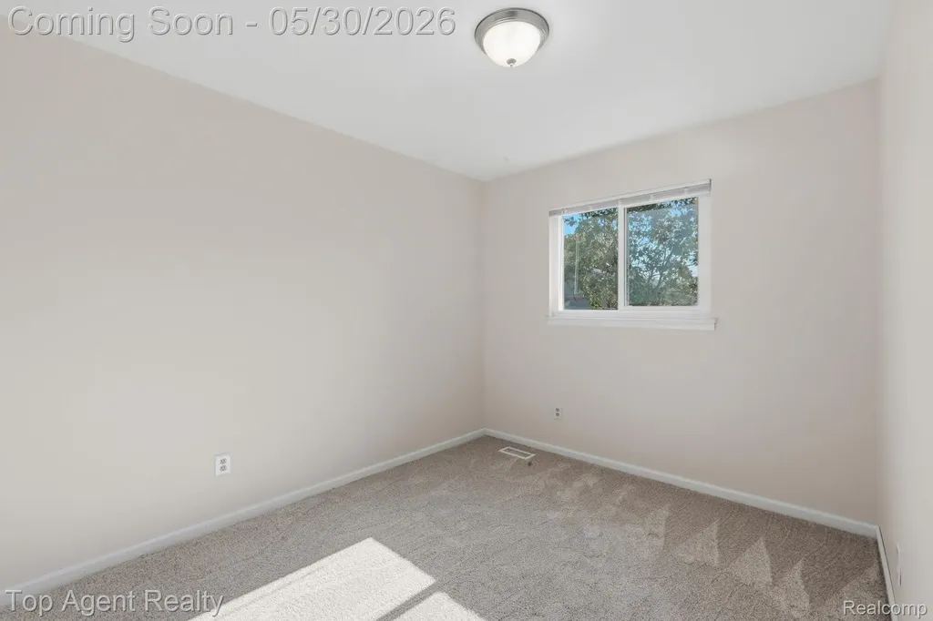 26268 Patricia Avenue Warren City MI 48091