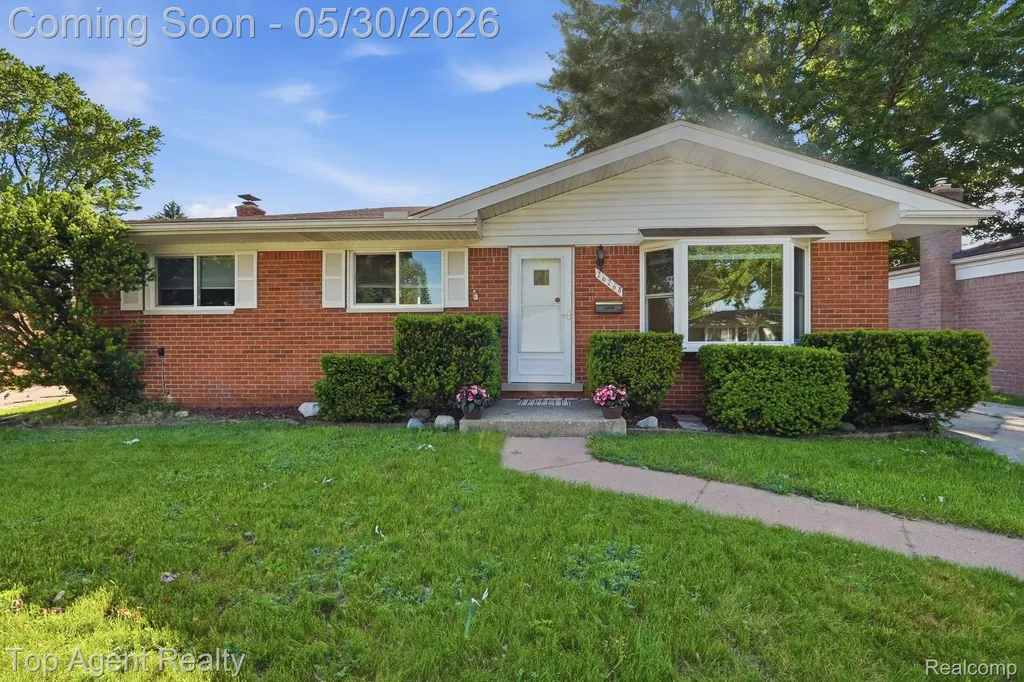 26268 Patricia Avenue Warren City MI 48091