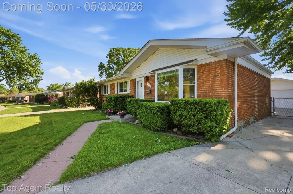 26268 Patricia Avenue Warren City MI 48091