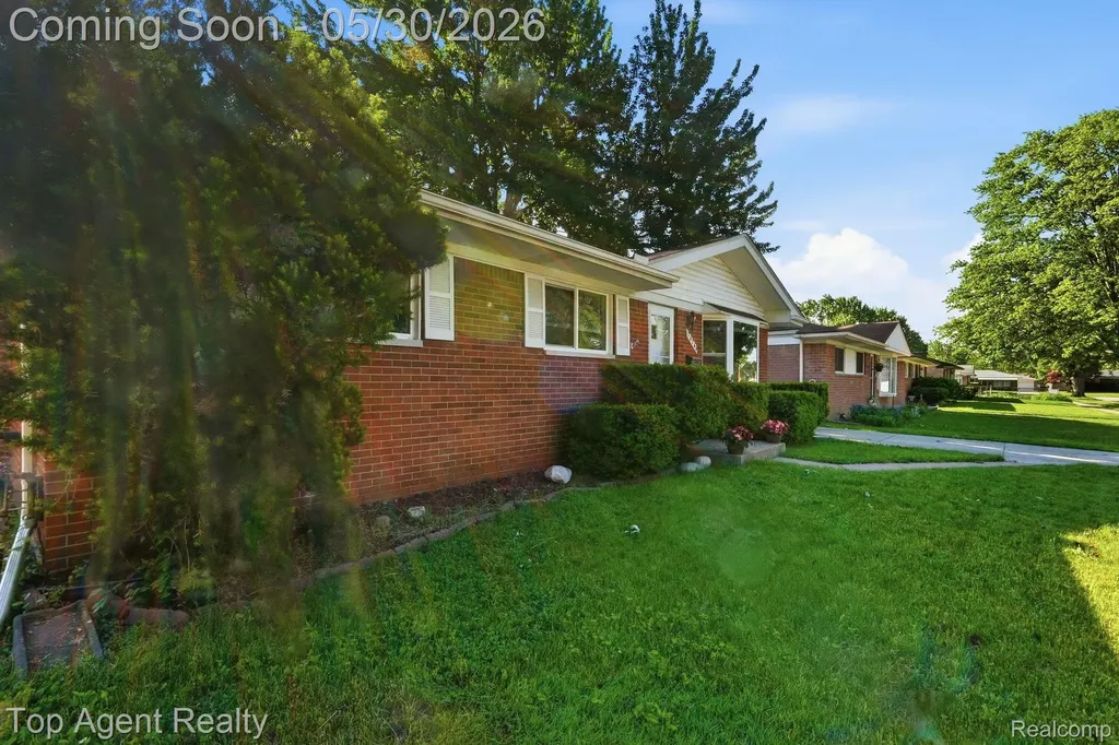 26268 Patricia Avenue Warren City MI 48091