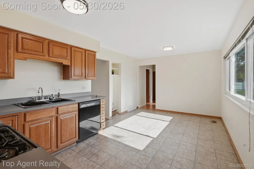 26268 Patricia Avenue Warren City MI 48091