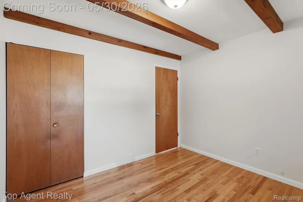 26268 Patricia Avenue Warren City MI 48091