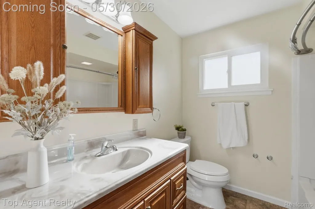 26268 Patricia Avenue Warren City MI 48091