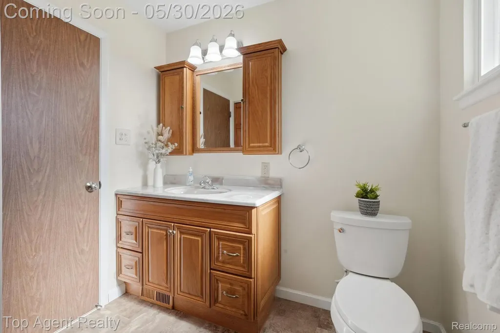 26268 Patricia Avenue Warren City MI 48091