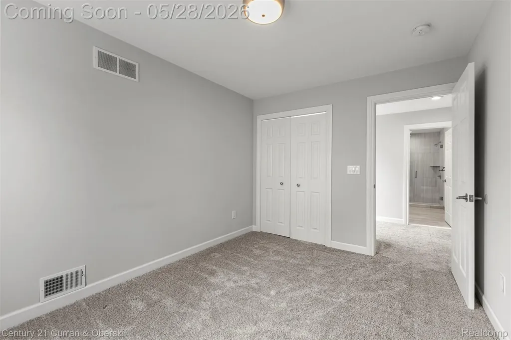 135 Draper Avenue Waterford Charter Township MI 48328