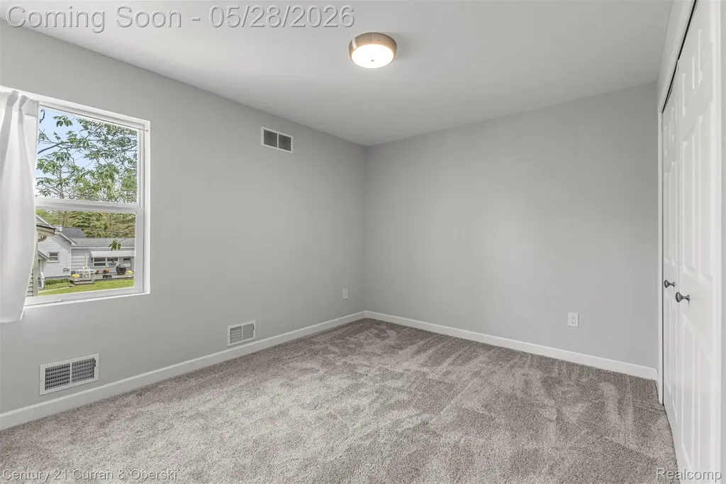 135 Draper Avenue Waterford Charter Township MI 48328