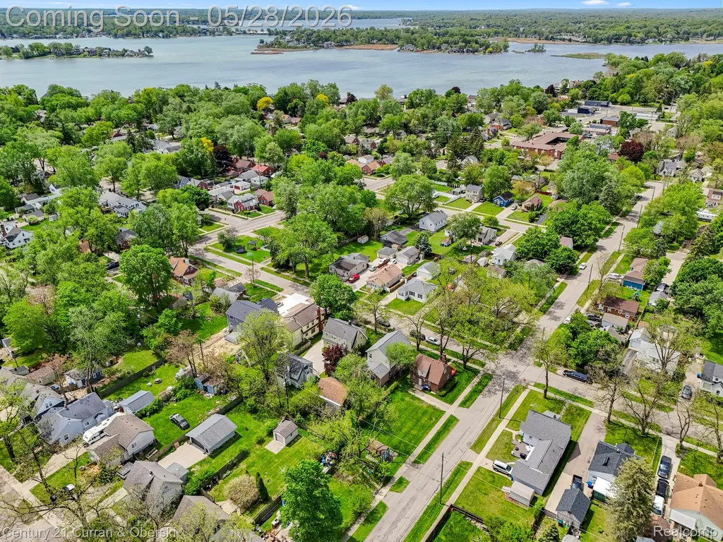 135 Draper Avenue Waterford Charter Township MI 48328