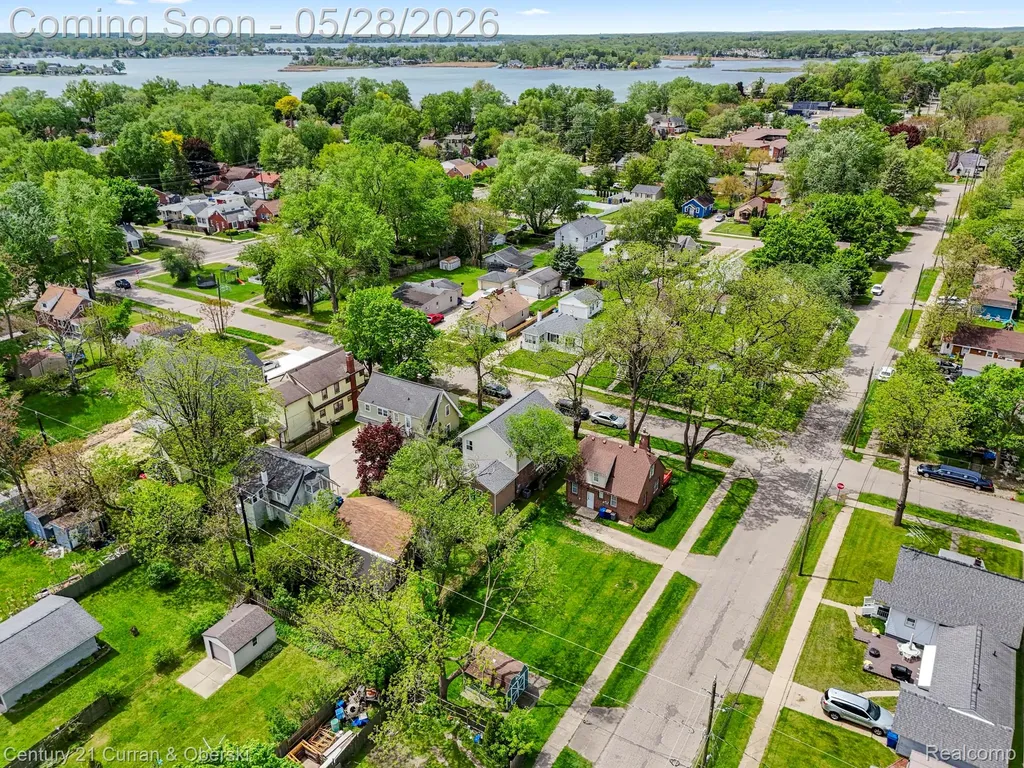 135 Draper Avenue Waterford Charter Township MI 48328
