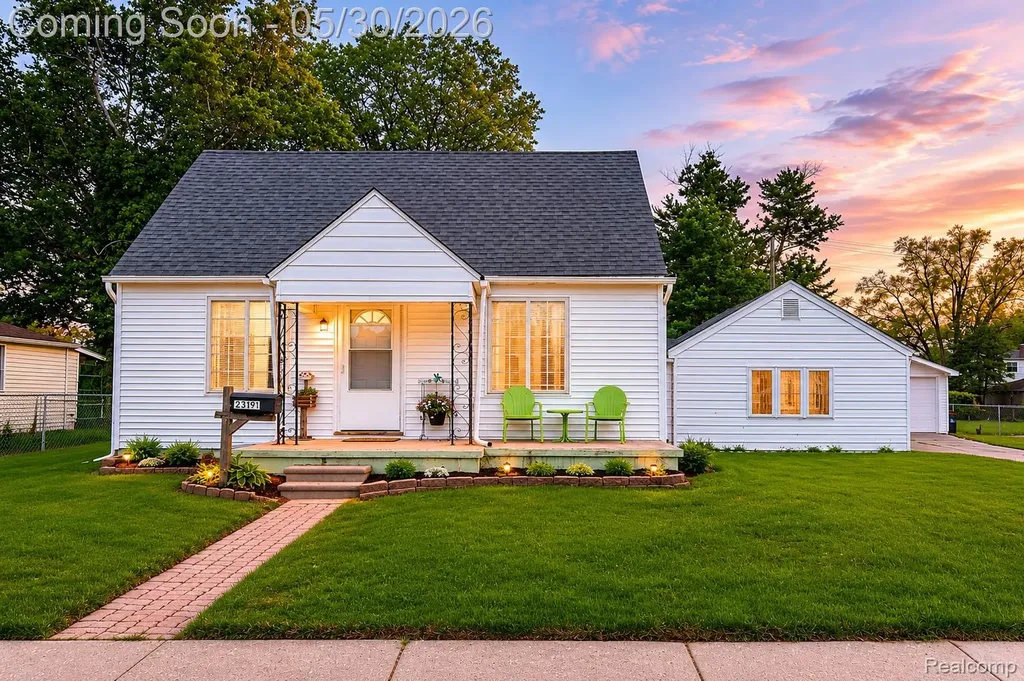 23191 Hill Avenue Warren City MI 48091