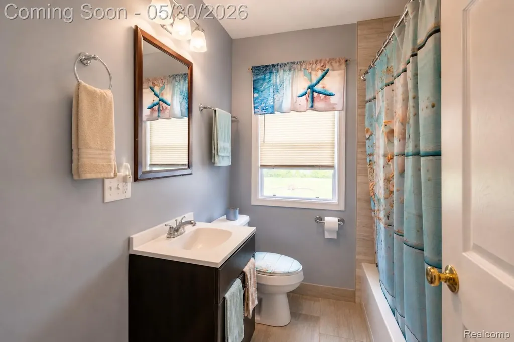 23191 Hill Avenue Warren City MI 48091