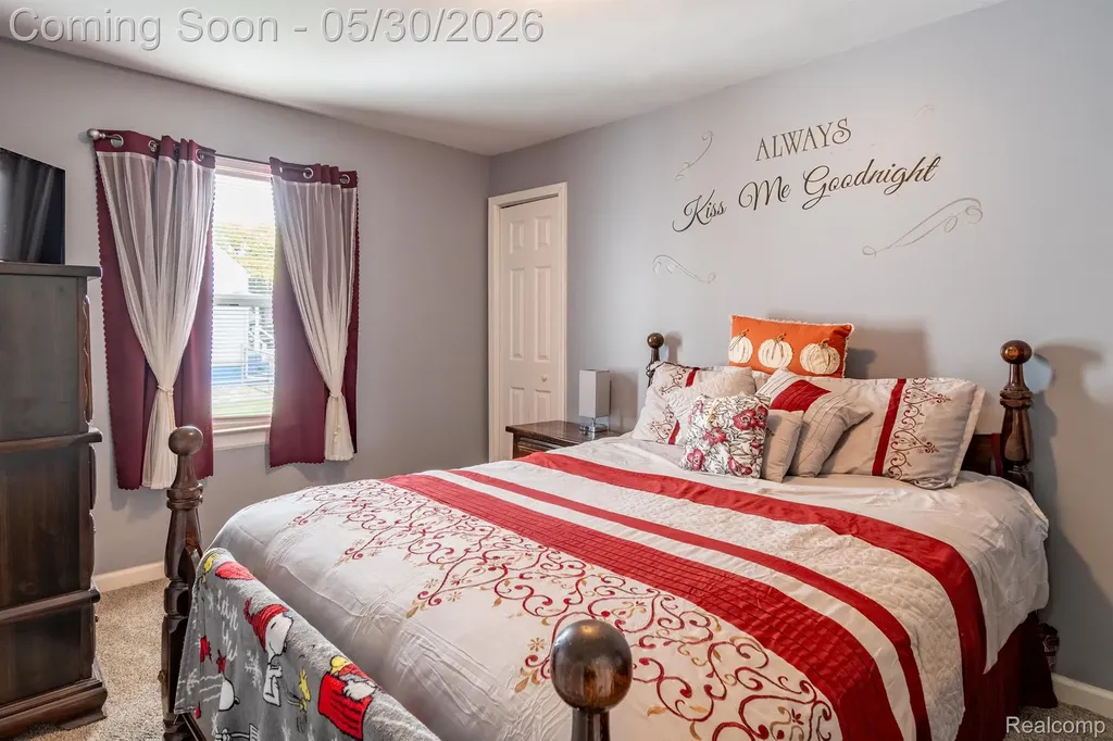 23191 Hill Avenue Warren City MI 48091