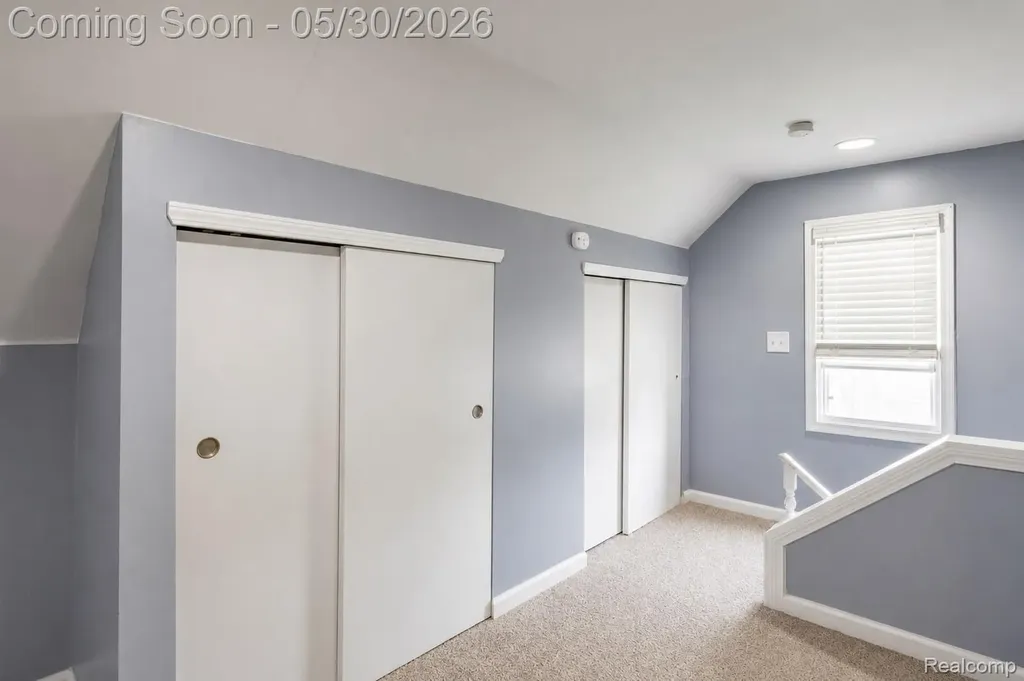 23191 Hill Avenue Warren City MI 48091