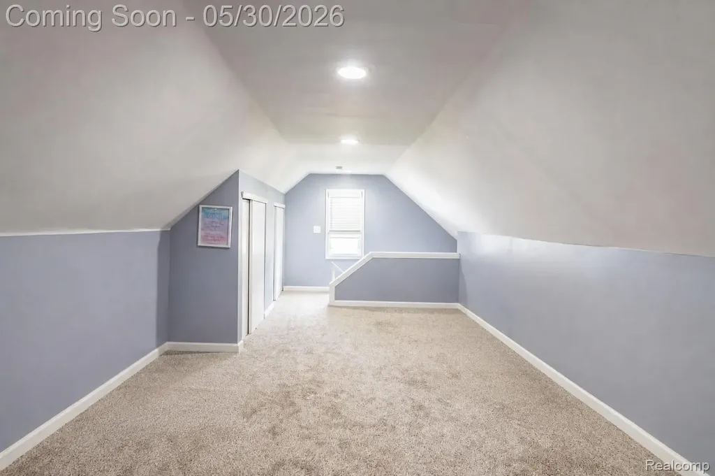 23191 Hill Avenue Warren City MI 48091