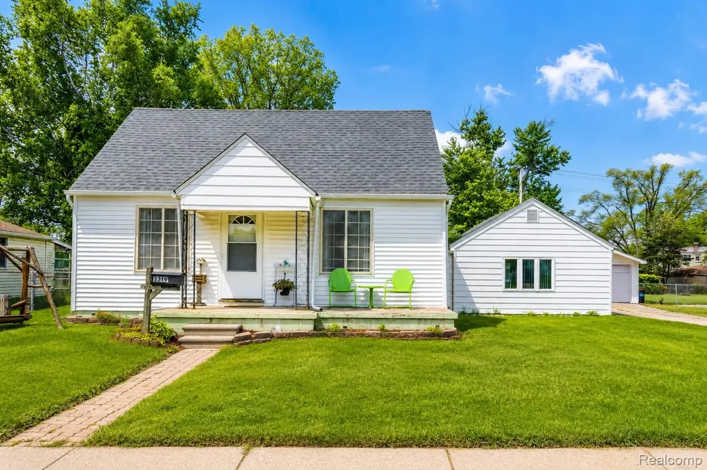 23191 Hill Avenue Warren City MI 48091