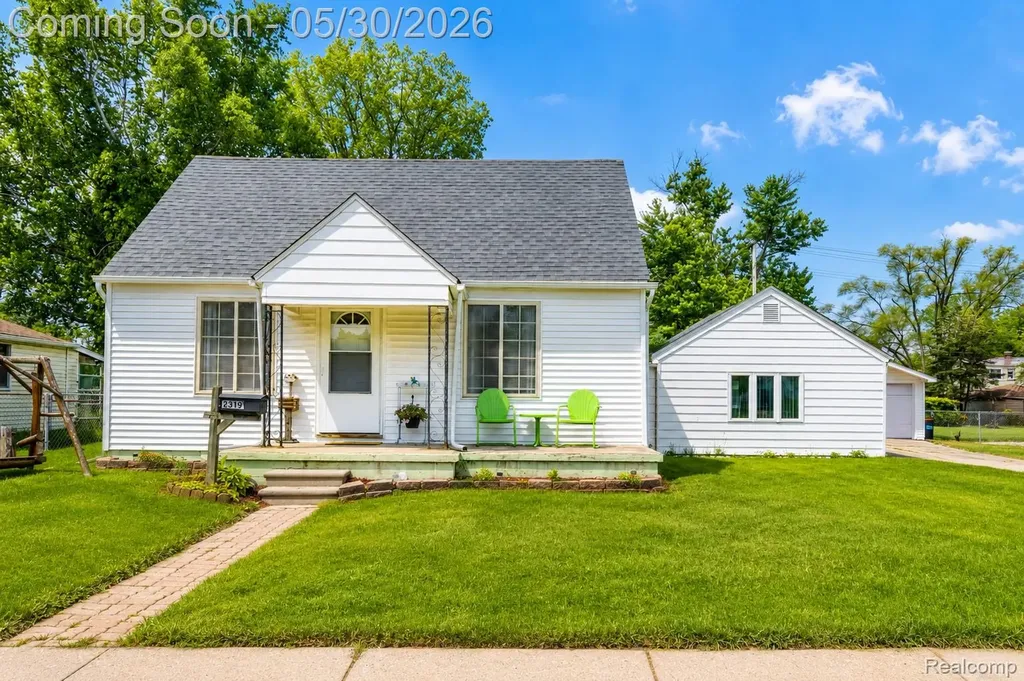 23191 Hill Avenue Warren City MI 48091