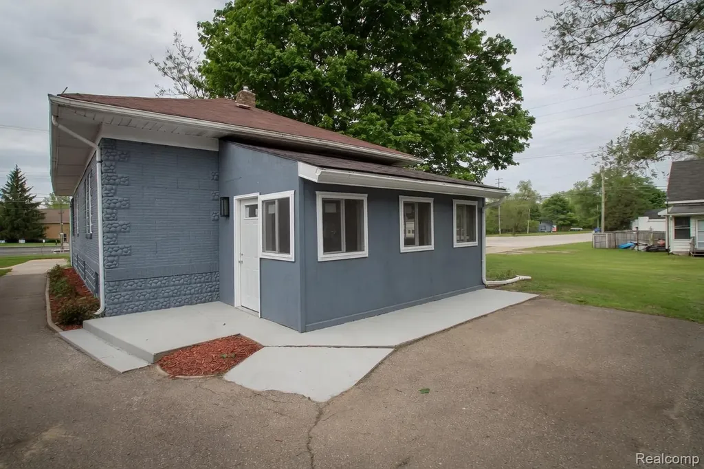 3280 E Atherton Road Burton City MI 48529