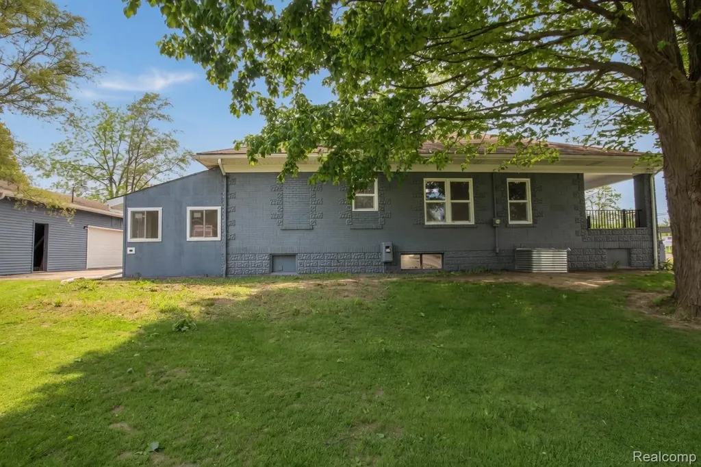 3280 E Atherton Road Burton City MI 48529