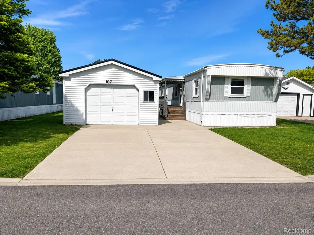 107 Foxpointe Court Swartz Creek City MI 48473