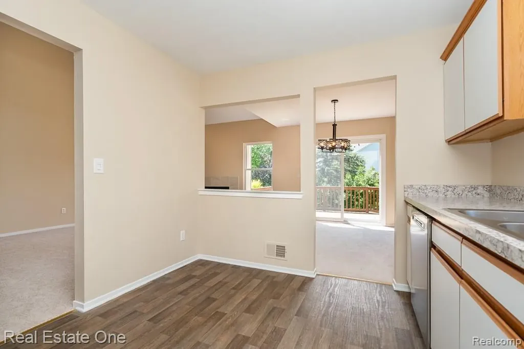 283 Whispering Hill Commerce Charter Township MI 48390