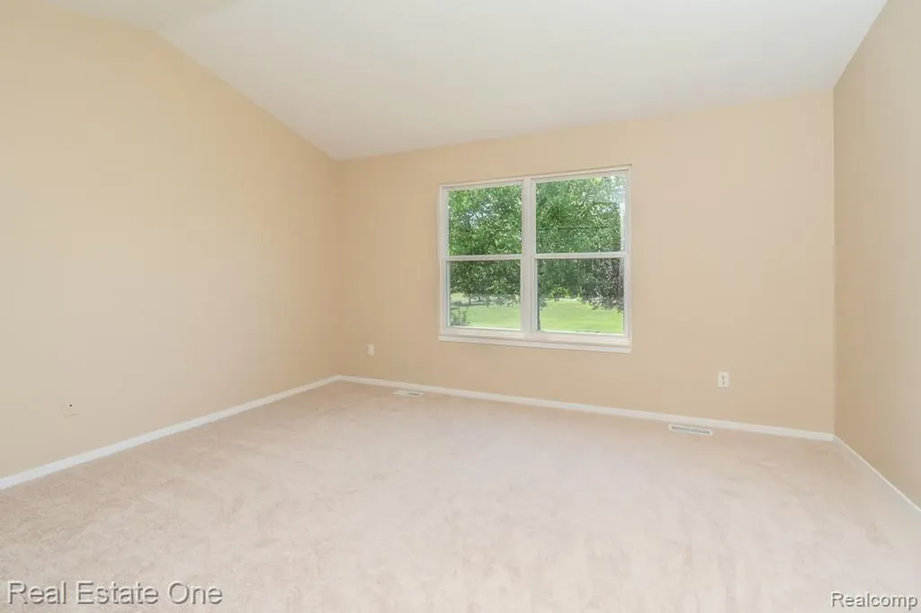 283 Whispering Hill Commerce Charter Township MI 48390