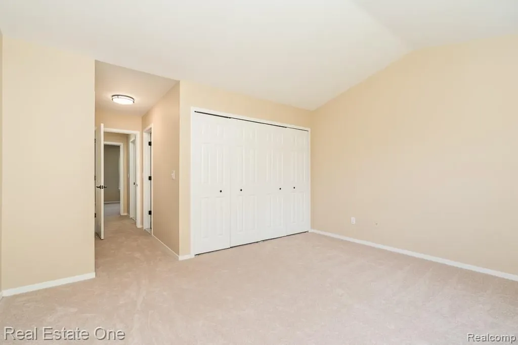 283 Whispering Hill Commerce Charter Township MI 48390