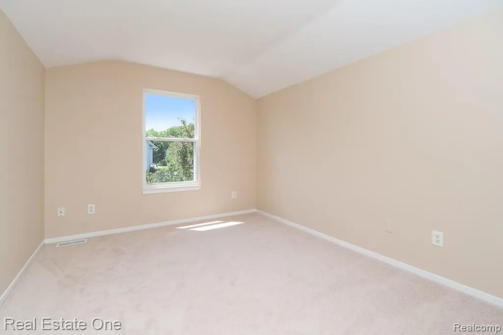 283 Whispering Hill Commerce Charter Township MI 48390