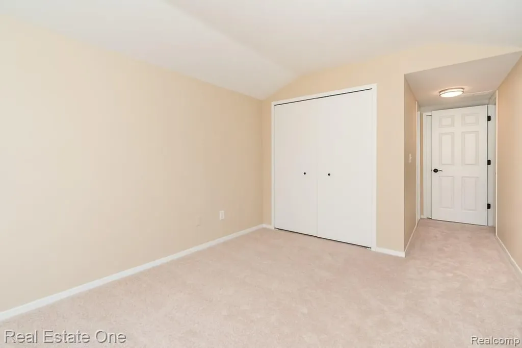 283 Whispering Hill Commerce Charter Township MI 48390