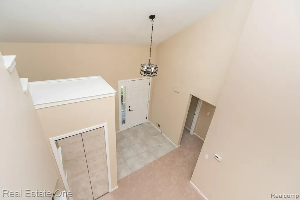 283 Whispering Hill Commerce Charter Township MI 48390