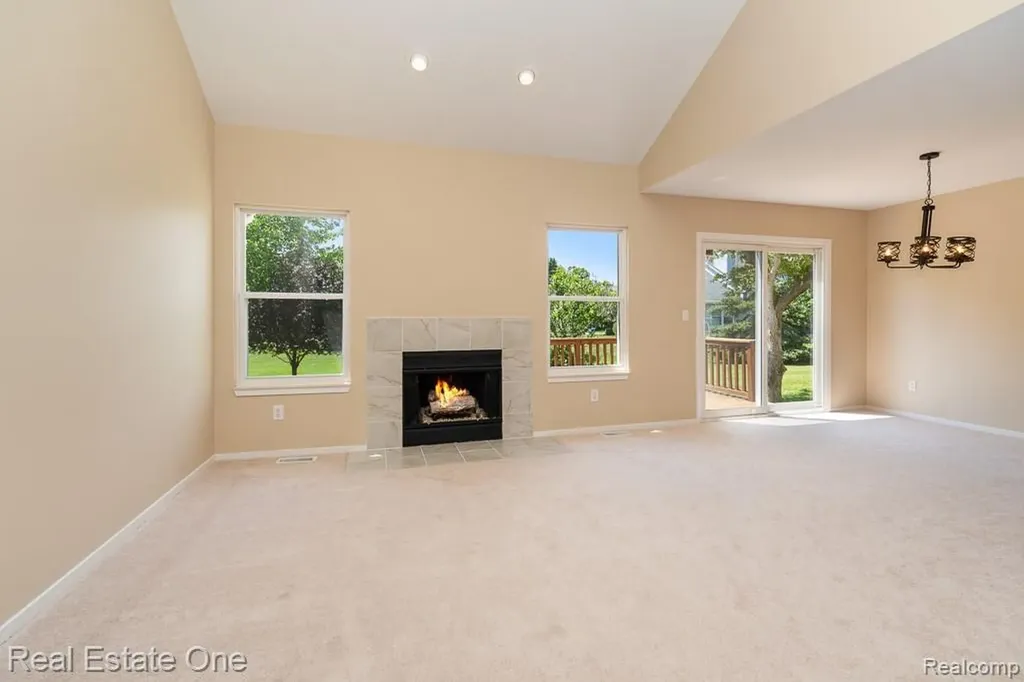 283 Whispering Hill Commerce Charter Township MI 48390