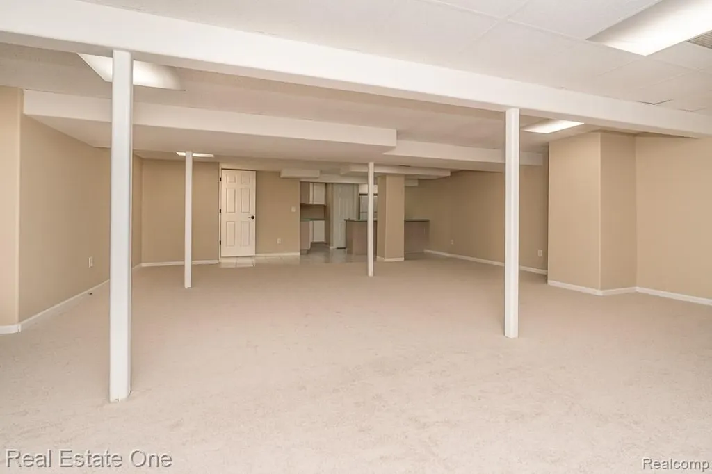 283 Whispering Hill Commerce Charter Township MI 48390