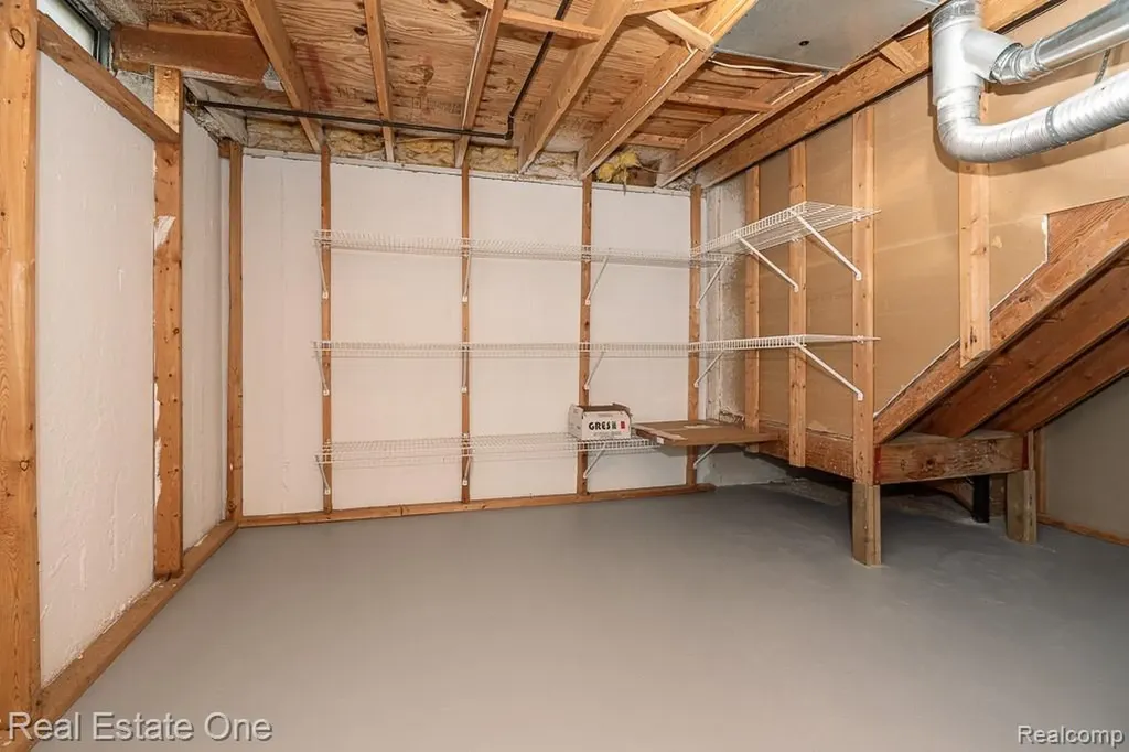 283 Whispering Hill Commerce Charter Township MI 48390