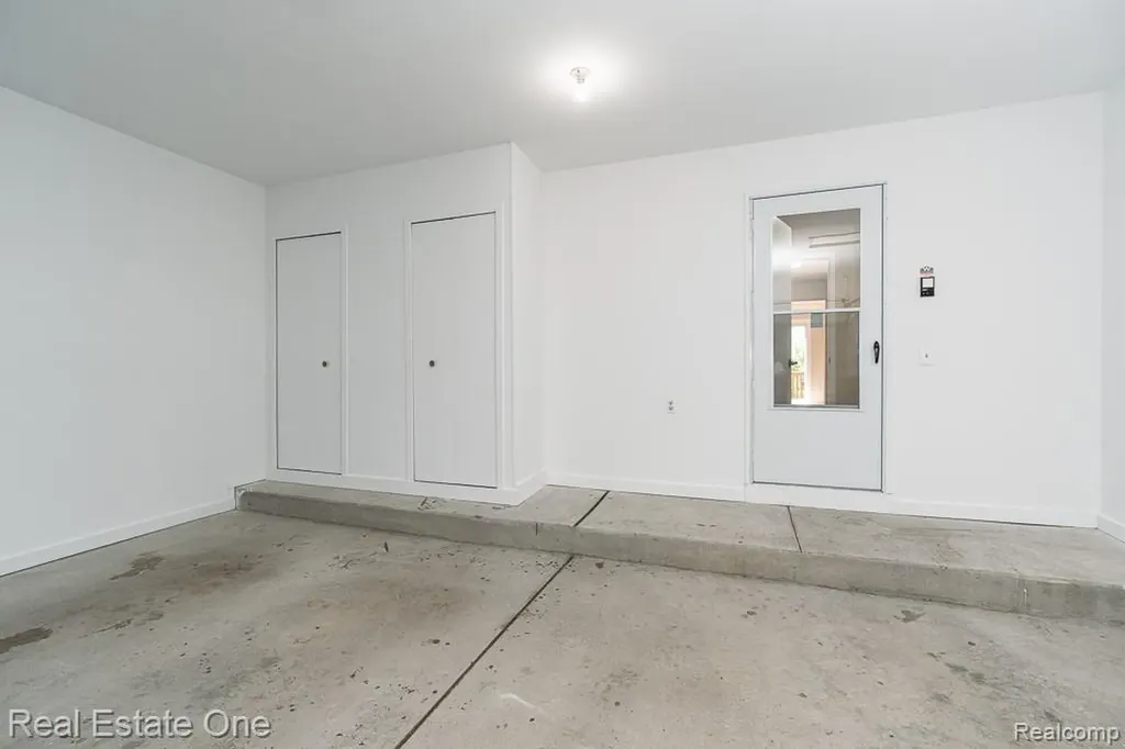 283 Whispering Hill Commerce Charter Township MI 48390