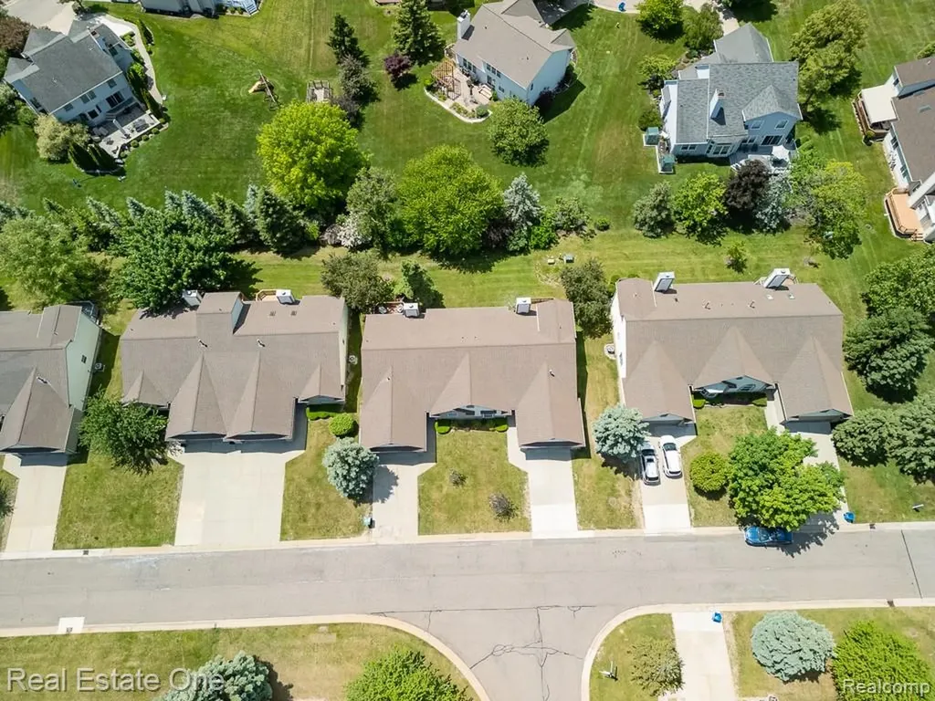 283 Whispering Hill Commerce Charter Township MI 48390
