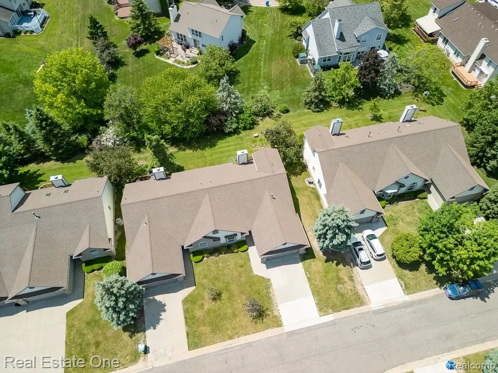 283 Whispering Hill Commerce Charter Township MI 48390