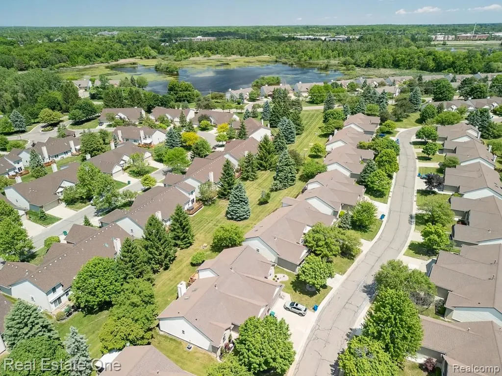 283 Whispering Hill Commerce Charter Township MI 48390