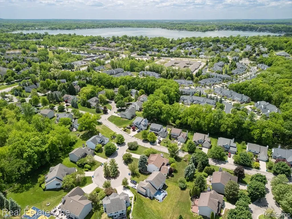283 Whispering Hill Commerce Charter Township MI 48390