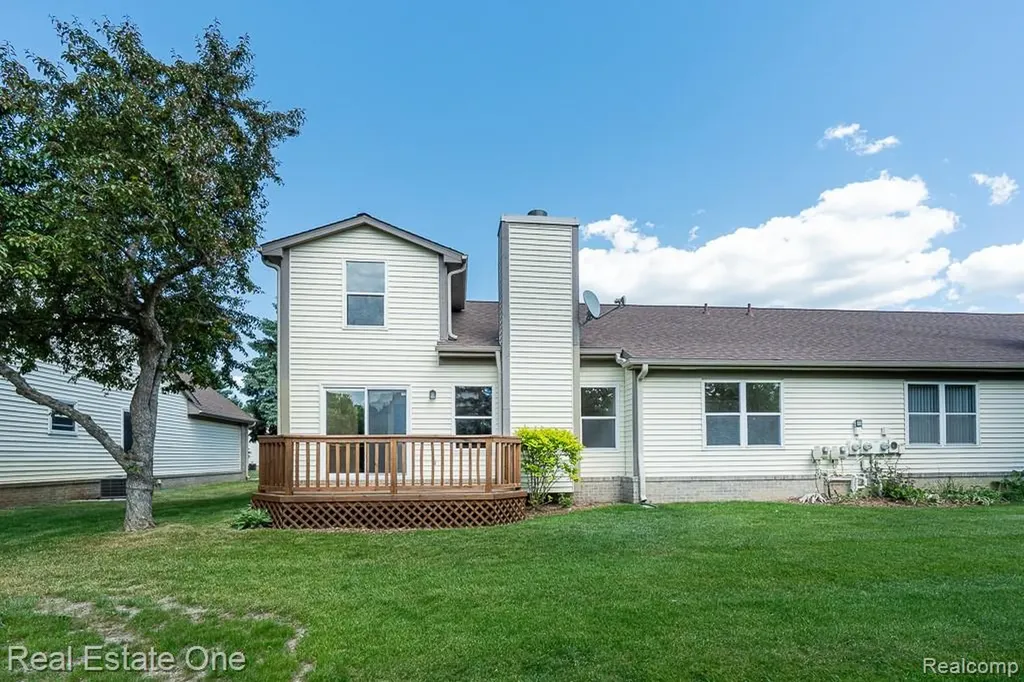 283 Whispering Hill Commerce Charter Township MI 48390