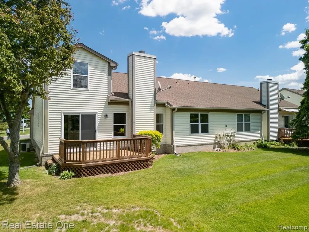 283 Whispering Hill Commerce Charter Township MI 48390