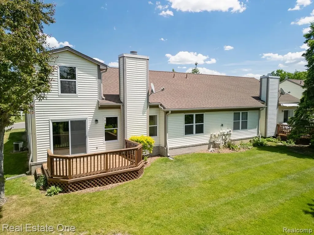 283 Whispering Hill Commerce Charter Township MI 48390
