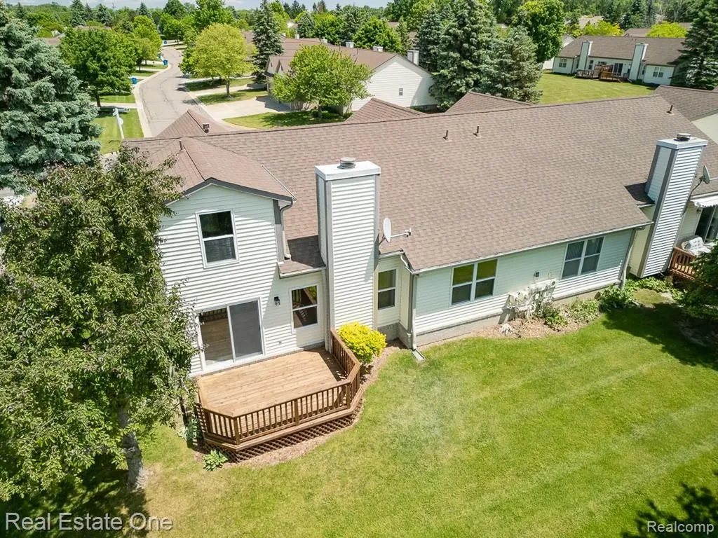 283 Whispering Hill Commerce Charter Township MI 48390