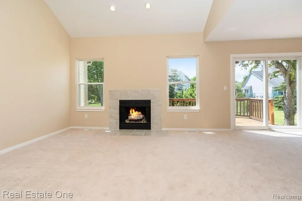 283 Whispering Hill Commerce Charter Township MI 48390