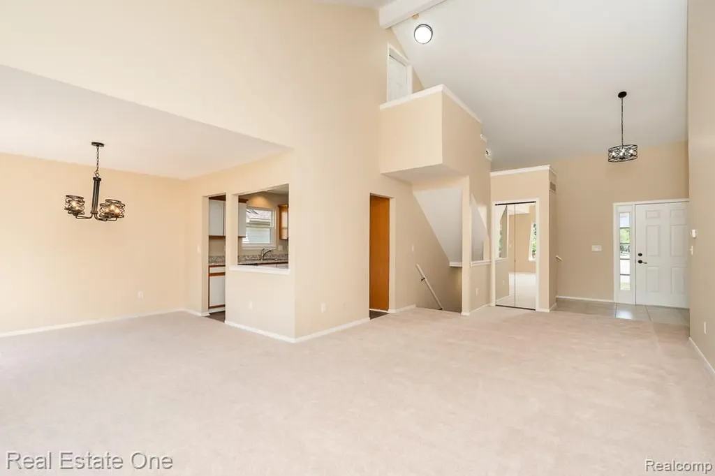 283 Whispering Hill Commerce Charter Township MI 48390