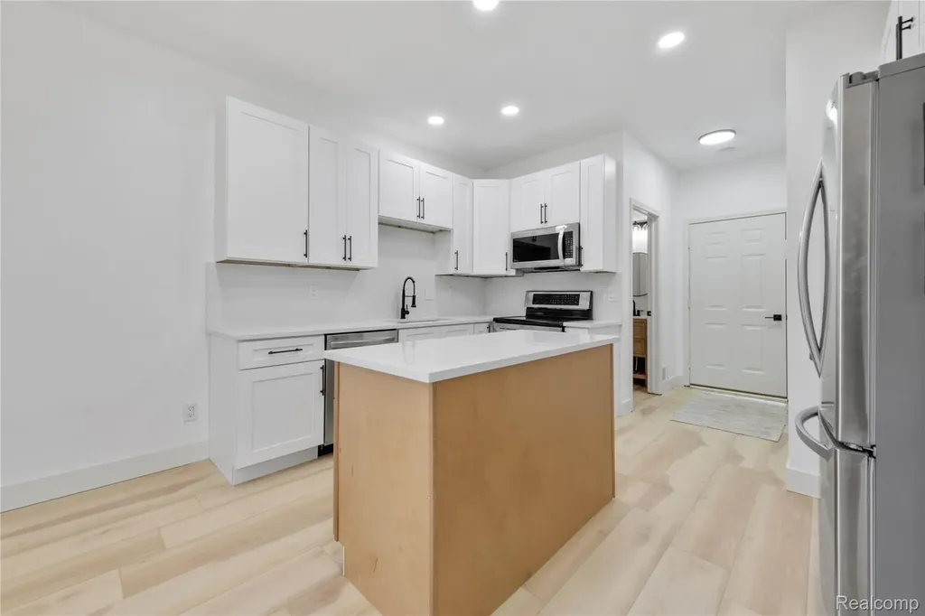 4392 Gateway Circle West Bloomfield Charter Township MI 48322