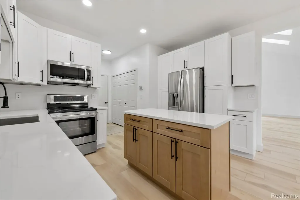 4392 Gateway Circle West Bloomfield Charter Township MI 48322