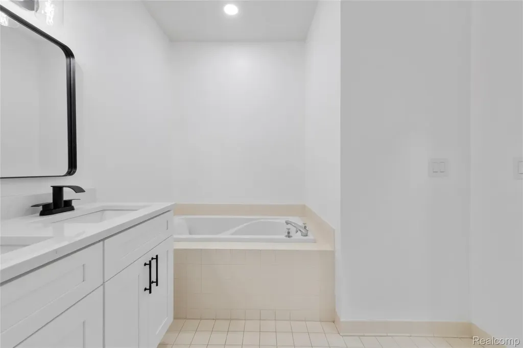 4392 Gateway Circle West Bloomfield Charter Township MI 48322