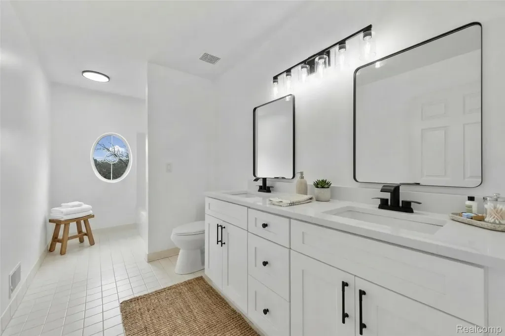 4392 Gateway Circle West Bloomfield Charter Township MI 48322