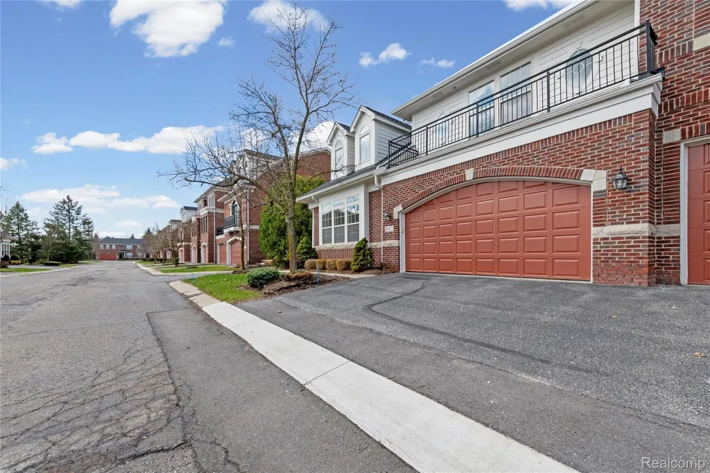 4392 Gateway Circle West Bloomfield Charter Township MI 48322