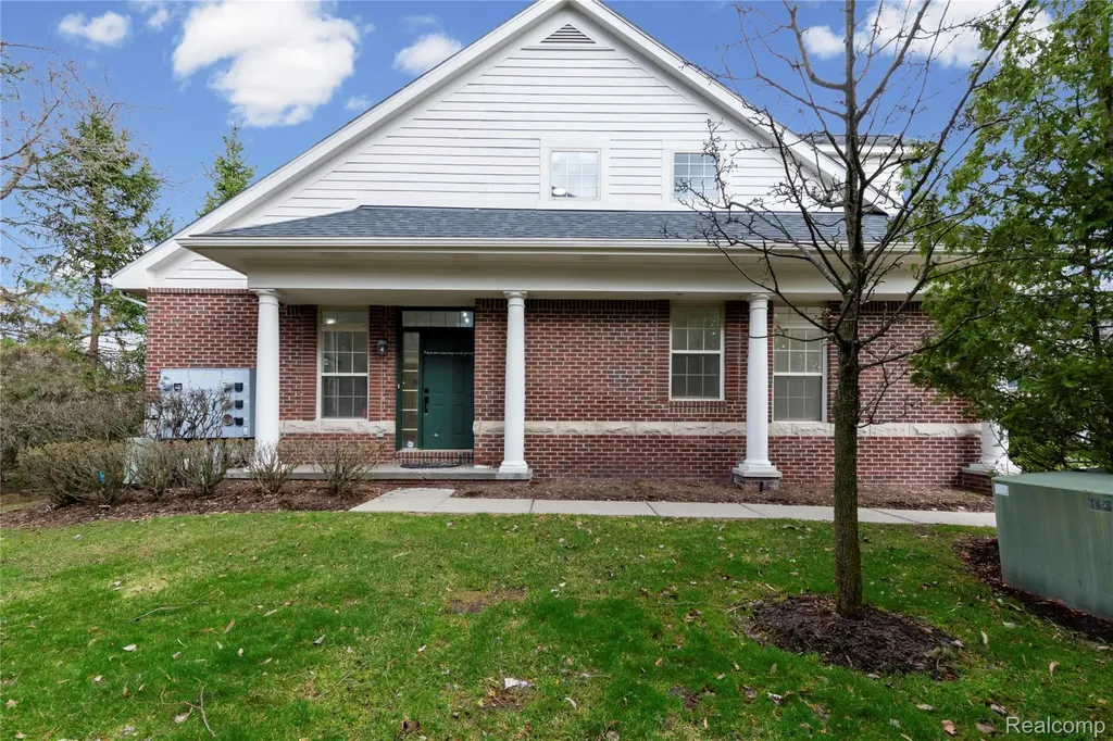 4392 Gateway Circle West Bloomfield Charter Township MI 48322