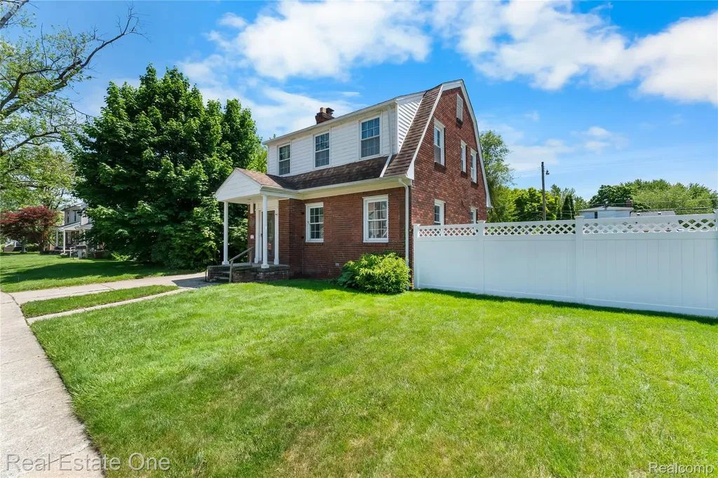 433 Kings Highway Wyandotte City MI 48192